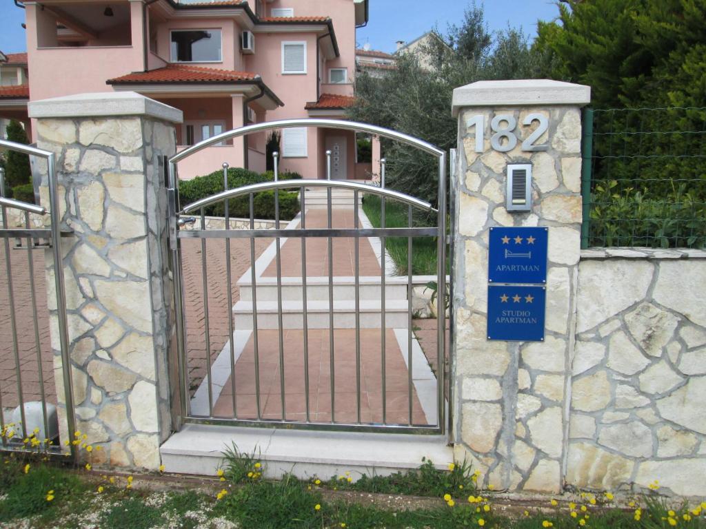 Apartments Villa Fernetich Премантура Екстериор снимка